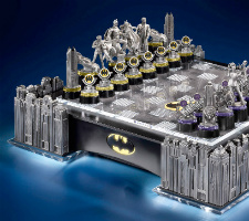 Batman Gotham Cityscape Chess Set