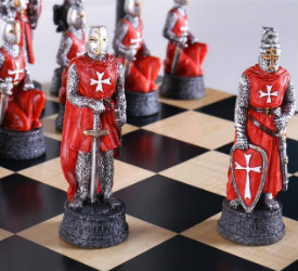 MEDIEVAL TIMES CRUSADES Red & Blue Maltese Knights CHESS SET Gloss Black Board 