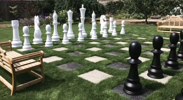 The Best Giant Chess Sets On The Market 2020 Buyer S Guide