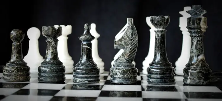 Metal Chess Set Chess Shiny Stones And Marble Patterned Chess Board 