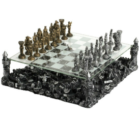MEDIEVAL TIMES CRUSADES Chess Set BLACK & MAPLE WOOD STORAGE board 16" 