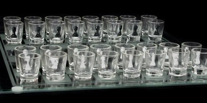 10" Drinking Game Glass Chess Set Shot Glass 32  Pieces 1 1/2" Tall  New 