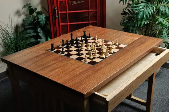 Signature Traditional Chess Table