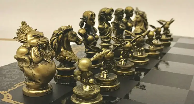 Polystone chess set 3D Egyptian detailed pieces painted in bronze and pewter 